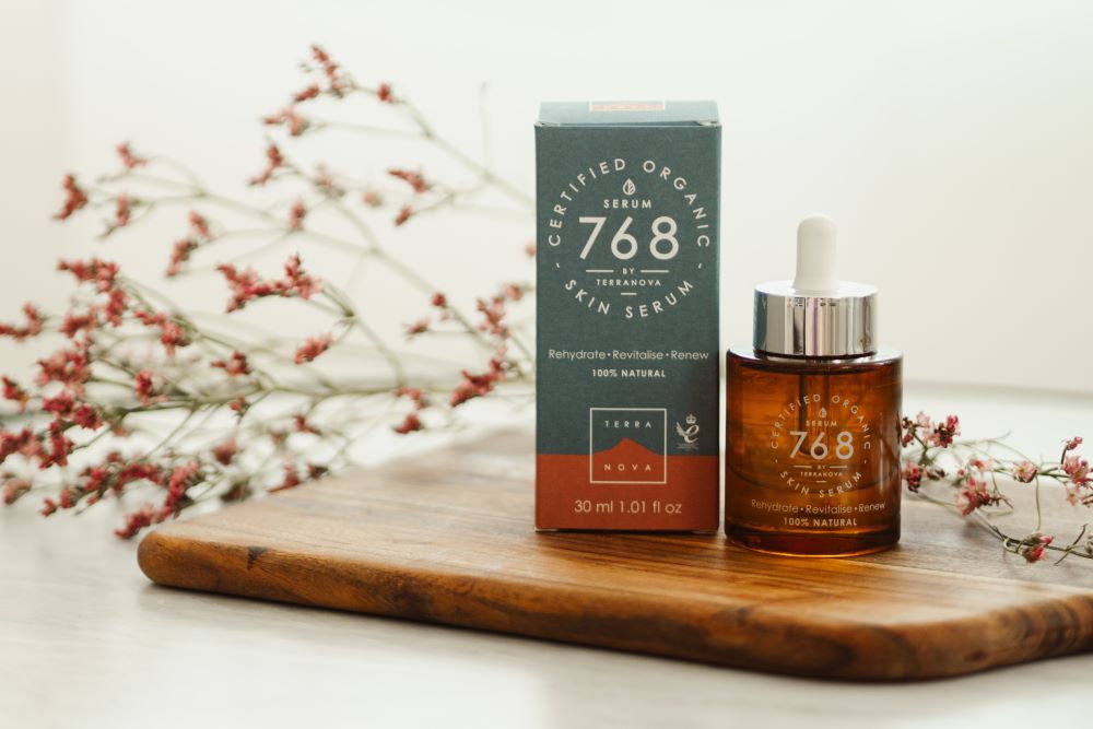 Ravitse ihoasi Serum 768 Organic Skin Oil - kasvoöljyllä