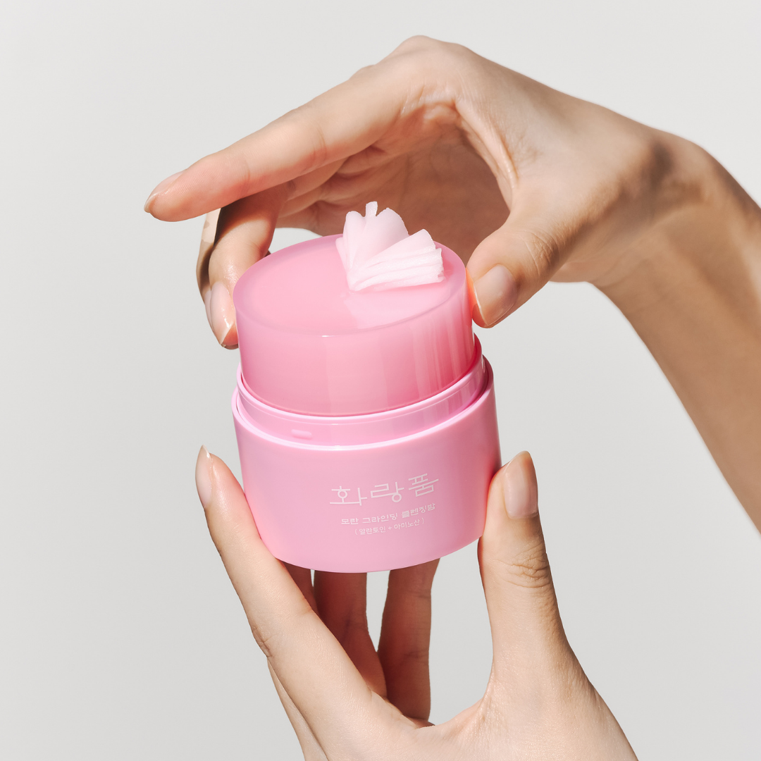 Hwarang' Peony Grinding Cleansing Balm -puhdistusbalmi poistaa meikin ja päivän aikana iholle kertyneet epäpuhtaudet tehokkaasti mutta hellävaraisesti.