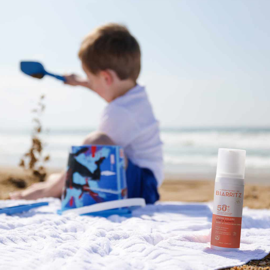 Erittäin korkean suojakertoimen SPF50+ luonnonkosmetiikan aurinkovoide lapsille ja vauvoille.