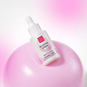 Hada Labo Tokyo Revitalizing Booster Serum -seerumin tehokkaan koostumuksen keskiössä ovat kaksoispeptidi ja PQQ. 