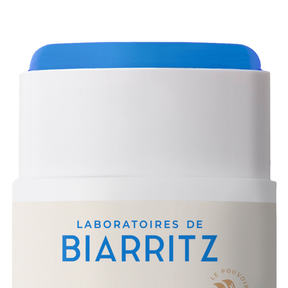 Kätevä korkean suojakertoimen aurinkosuojapuikko on suunniteltu erityisesti vesiurheiluun ja muihin vaativiin olosuhteisiin.