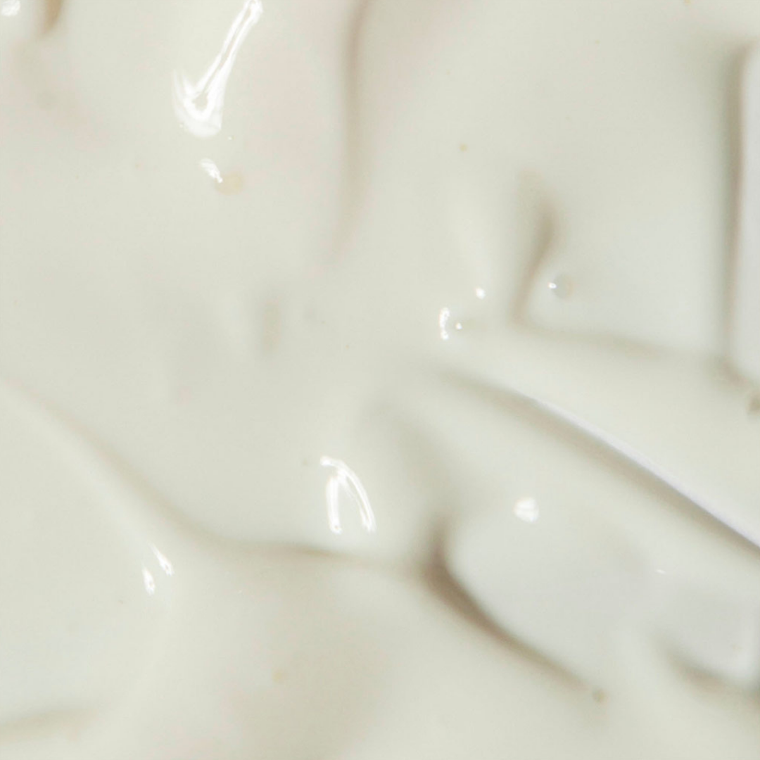 Itseruskettavassa voiteessa on asteittain päivettävä, neutraalin sävyn antava koostumus