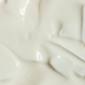 Itseruskettavassa voiteessa on asteittain päivettävä, neutraalin sävyn antava koostumus