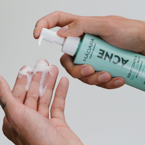 Madara Acne Sebum Control Clear Skin Wash -puhdistusaine puhdistaa tehokkaasti mutta hellävaraisesti.