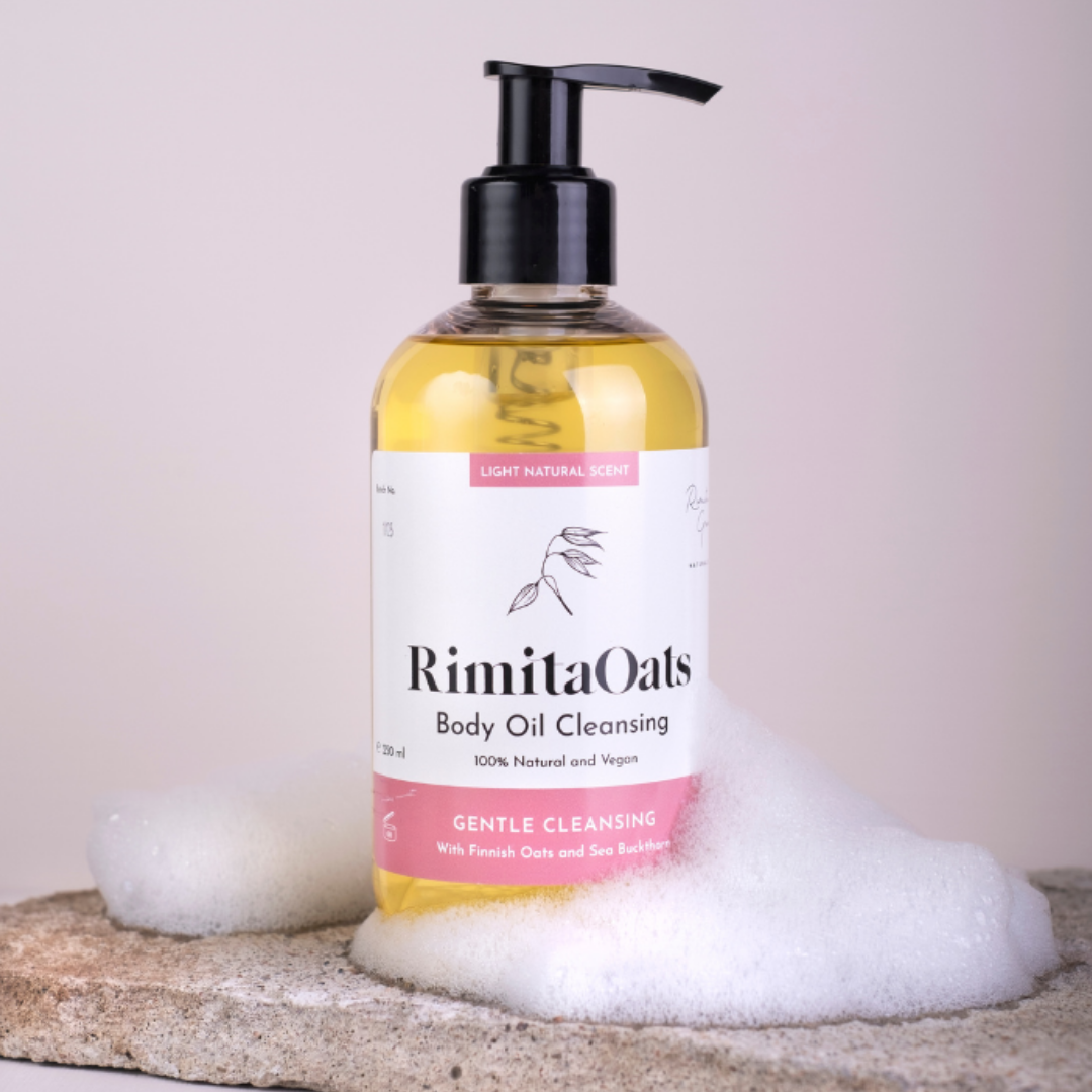 RimitaOats Body Oil Cleansing on kevyesti vaahtoava puhdistusöljy, joka poistaa iholta lian ja epäpuhtaudet hellävaraisesti tarjoten samalla ravitsevia ja kosteuttavia vaikutuksia, joiden ansiosta iholle ei jää kuivaa tai kiristävää tunnetta.