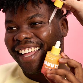 kasvoseerumi, ihonhoito, persikka, niasiiniamidi, keramidit, pantenoli, rauhoittava, ihon suojamuuria korjaava, hehku, koostumus, sinunapteekki.fi