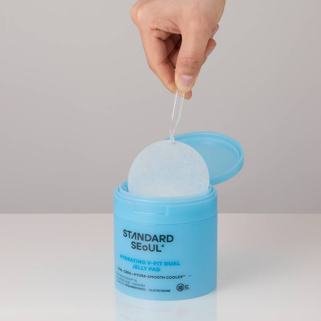 Lyhyenä tehohoitona Standard Seoul Hydrating V-FIT Dual Jelly Pad -laput toimivat kasvonaamion tavoin, kun taas päivittäisessä käytössä niitä voi hyödyntää kasvovesilappuina osana ihonhoitorutiinia.